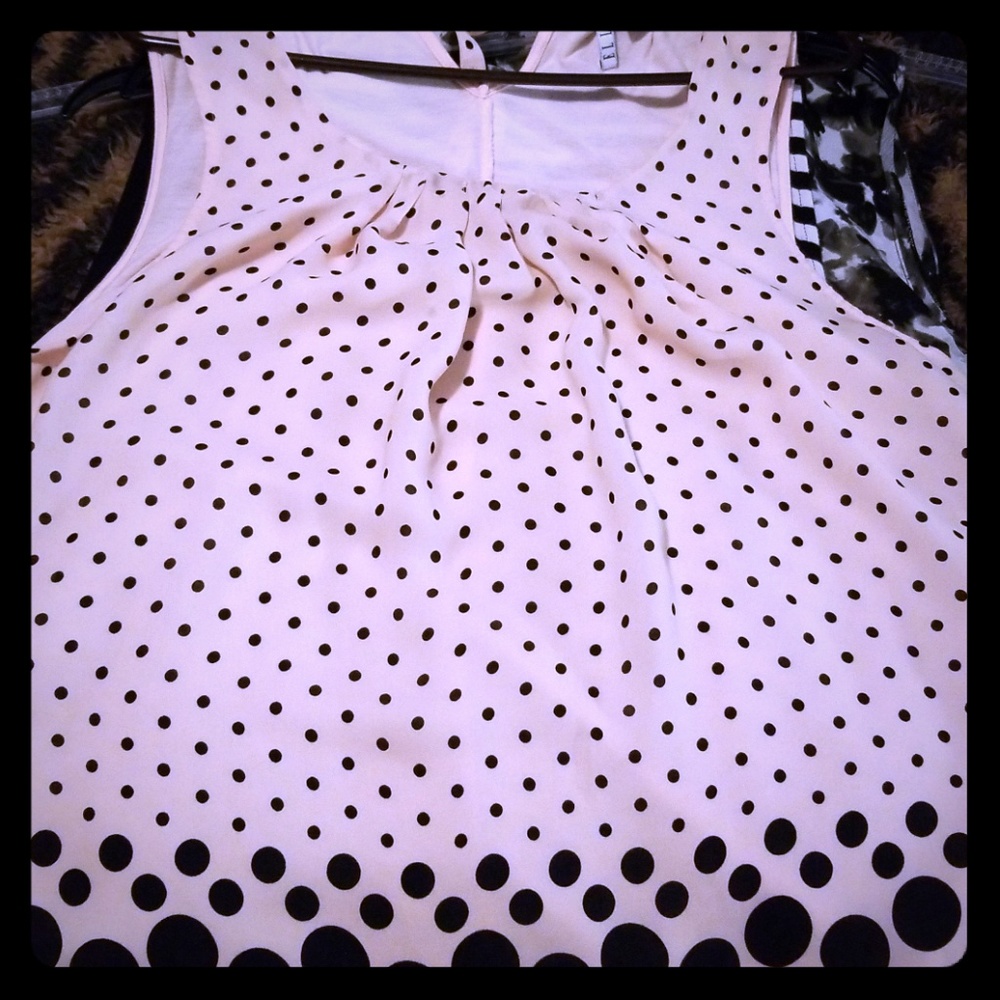 Elle sleeveless polka dot peach top worn once
